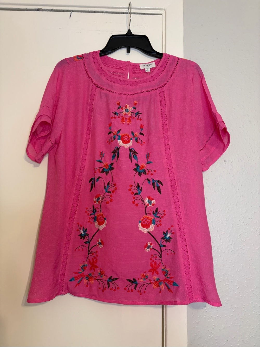 Umgee Pink Boho Top Beautiful Floral Embroidery Crochet Trim